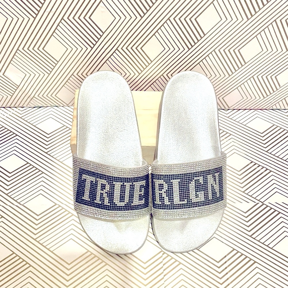 Silver True Religion Jasmin slides Women’s Size 8 New